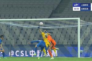 申花险些再丢一球！恩里克接叶楚贵头球攻门，鲍亚雄举火烧天化解