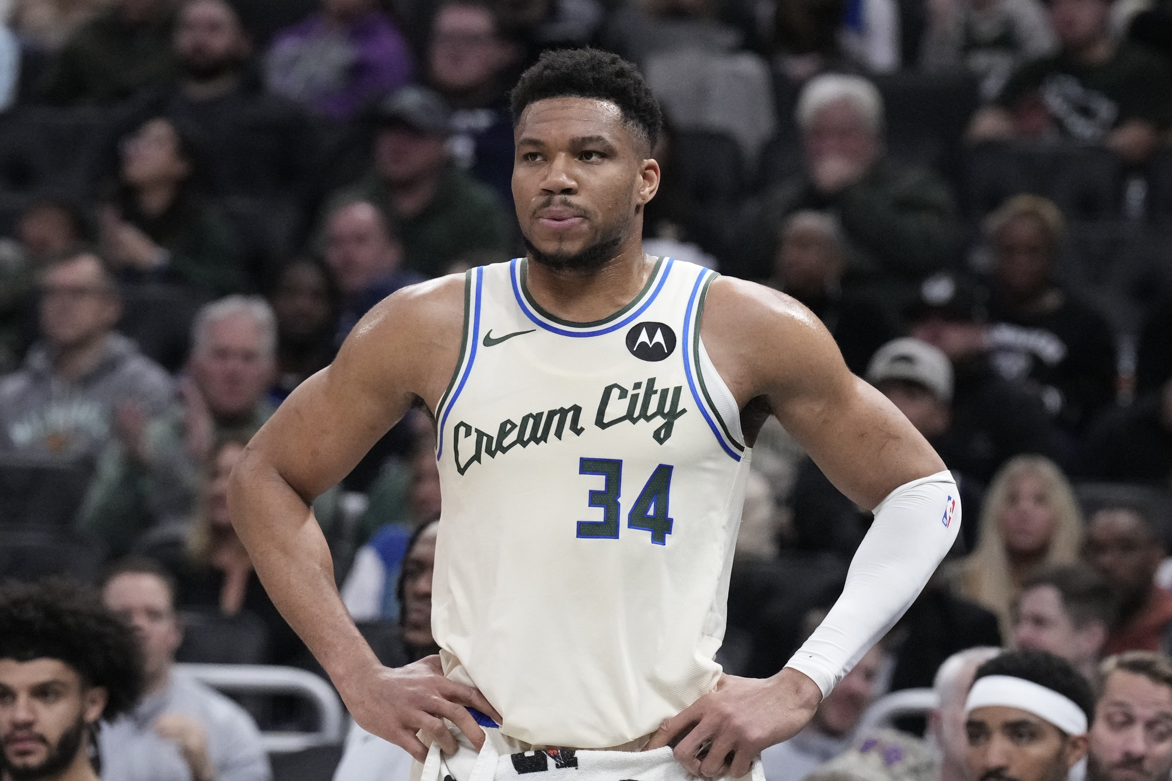 华体会-铁林：雄鹿还让字母哥复出这太疯狂了 在我看来这没什么意义