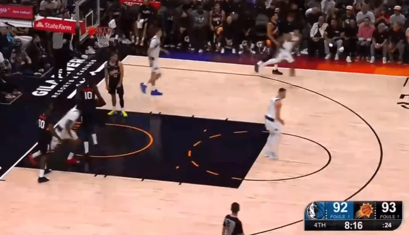 hth-克里斯蒂反击中再中三分，独行侠最多落后17分现已反超太阳