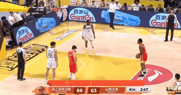 hth-布朗砍下32分全场高喊MVP，广厦领先25分换上赵岩昊、苏若禹
